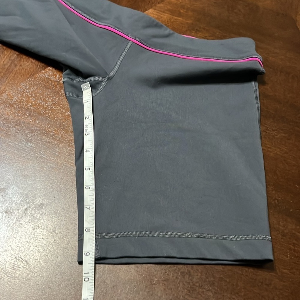 Lululemon low rise, biker short - Picture 5 of 6